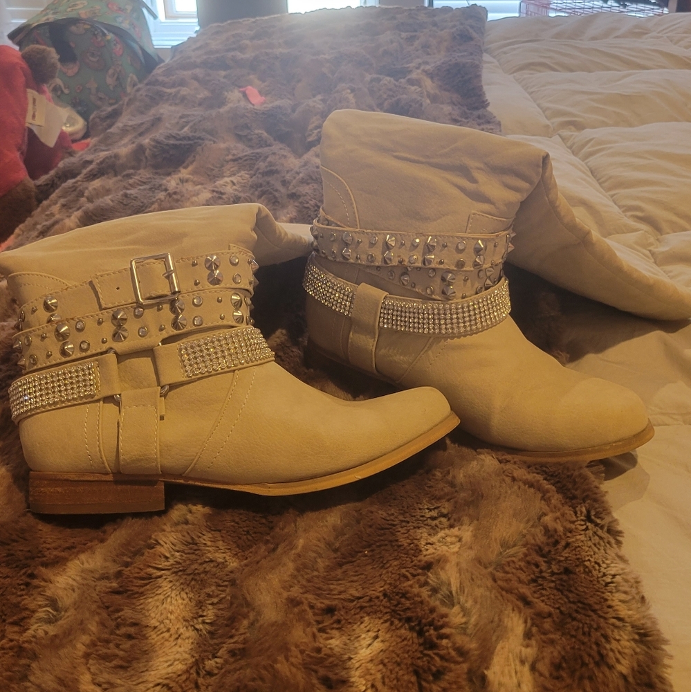Not Rated boots